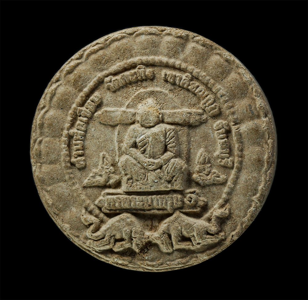 พระผงกล่องขาว17 (205)p.jpg - พระผงพ่อท่านเขียน ขันธสโร รุ่นพรพระบาท หลังท้าวสักกะประทานพร (รุ่น 1) วัดกระทิง เขาคิชฌกูฎ จ.จันทบุรี เนื้อผงพุทธคุณ ผงว่าน | https://kamulet.in.th